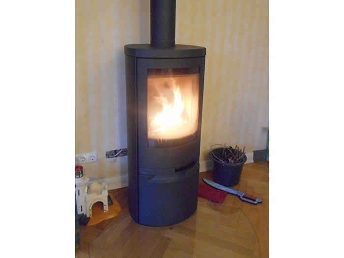 ドイツの友達が手作りしたDIY作品｜暖炉