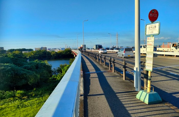 なぜ橋の上に？庄内川橋の途中にある珍百景的なバス停【庄内公園】名古屋市西区